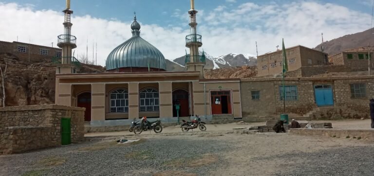 مزار شاه تراب واقع در پلاس چهار صد خانه ولسوالی میرامور- ولایت دایکندی